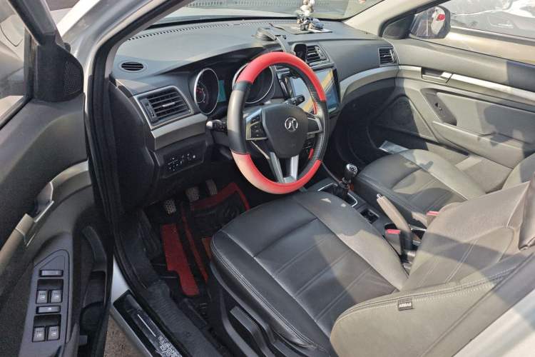 Used BAIC Senova X65 2015 2.0T Manual Elite Edition
