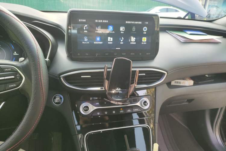 Used Hyundai Santa Fe 2020 380 TGDi Automatic Two-Wheel Drive GLS Luxury Edition Audio And AC Panel