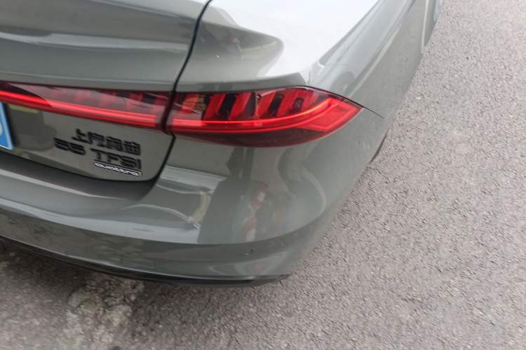 Used Audi A7L 2024 55TFSI quattro S-line Zhiyuan Edition with Obsidian Black Package Right Rear Taillight