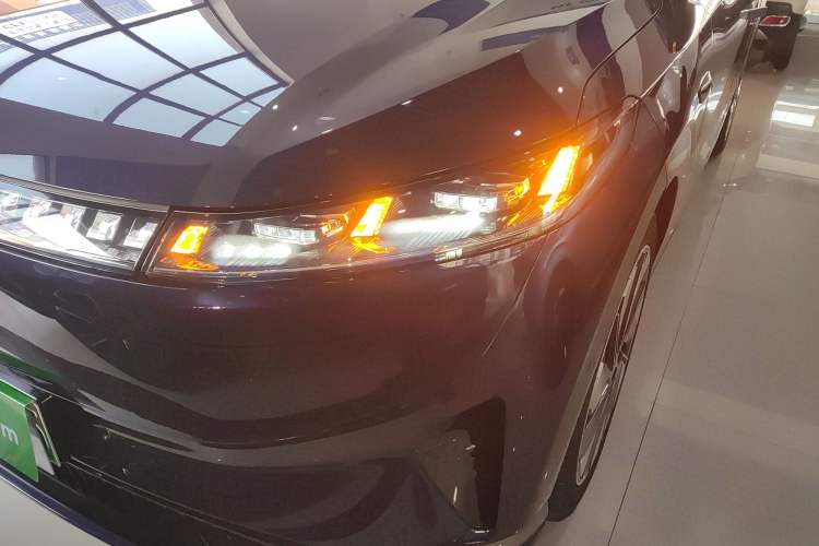 Used Dongfeng eπ eπ008 2024 636Max All-Electric Version 6 Seats
