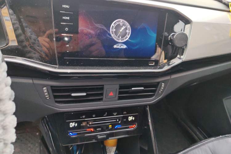 Used Volkswagen Tayron 2022 280TSI Two-Wheel Drive Luxury Smart Connectivity Version Audio And AC Panel