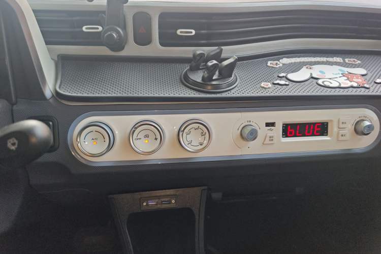 Used Wuling Hongguang MINIEV 2022 Macaron Fashion Model Lithium Iron Phosphate Audio And AC Panel