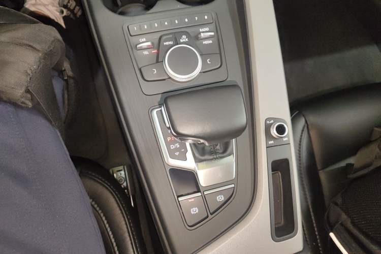 Used Audi A4L 2017 Plus 40 TFSI Ambition Model
