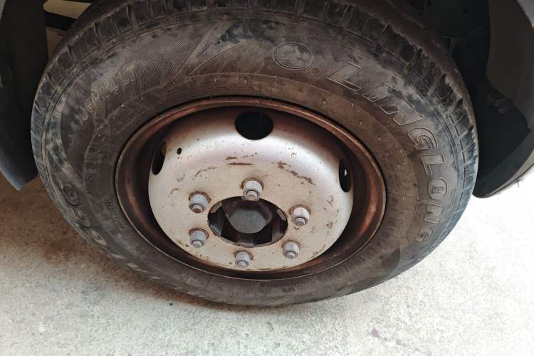 Used Dongfeng Xiaokang C31  Right Front Wheel Hub