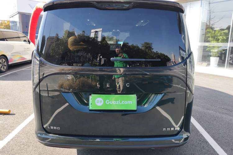 Used Geely Galaxy LEVC L380 2024 140-Degree 6-Seater All-Wheel-Drive Ultra