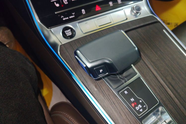 Used Audi A7L 2022 55 TFSI quattro S-line Zhiyuan Crystal Flow Package
