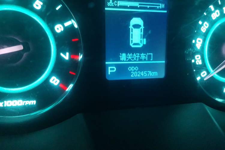 Used JAC Group Refine M5 2016 2.0T Gasoline Automatic Business Edition Odometer Close Up