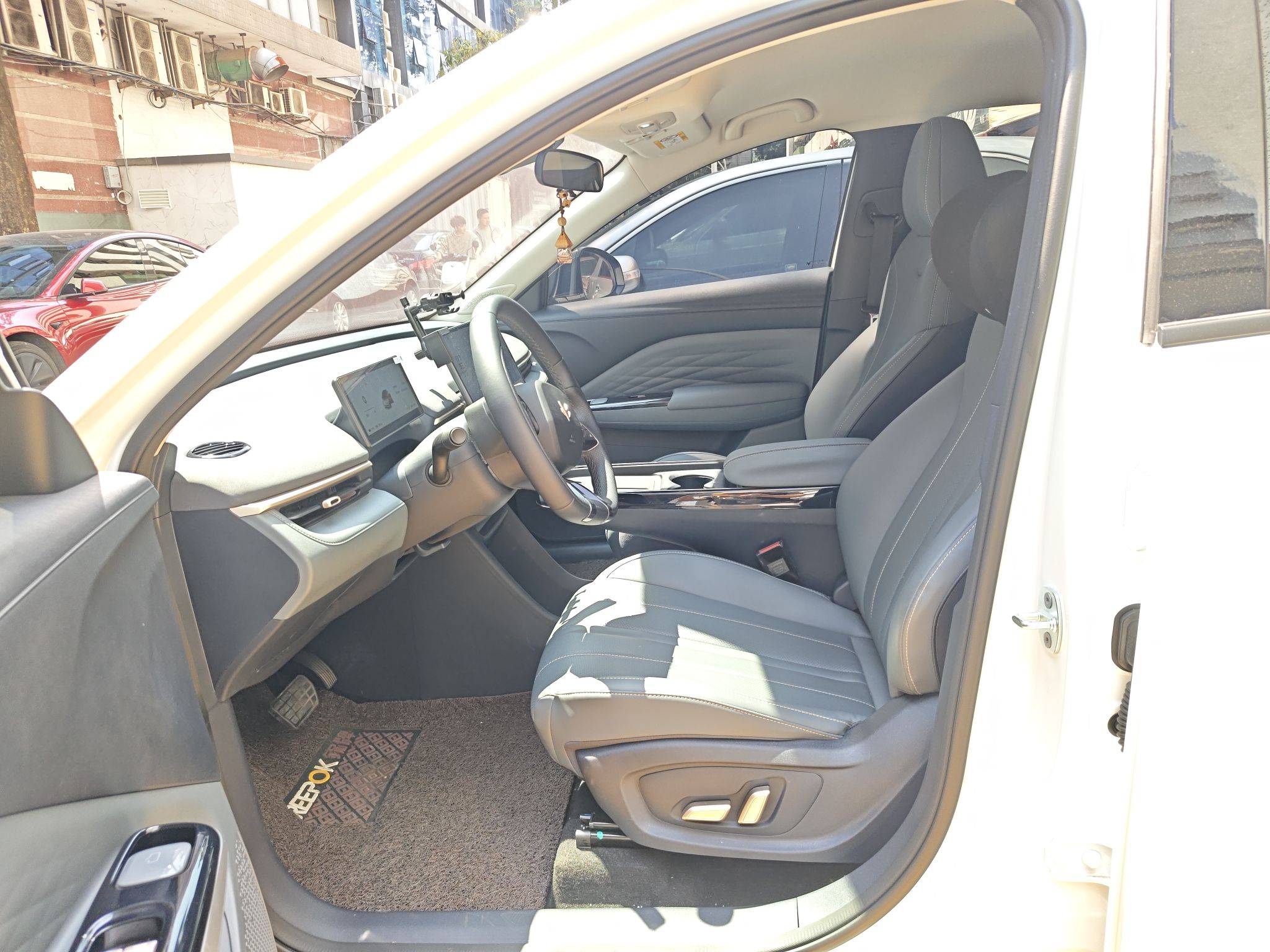 Переднее сиденье в автомобиле