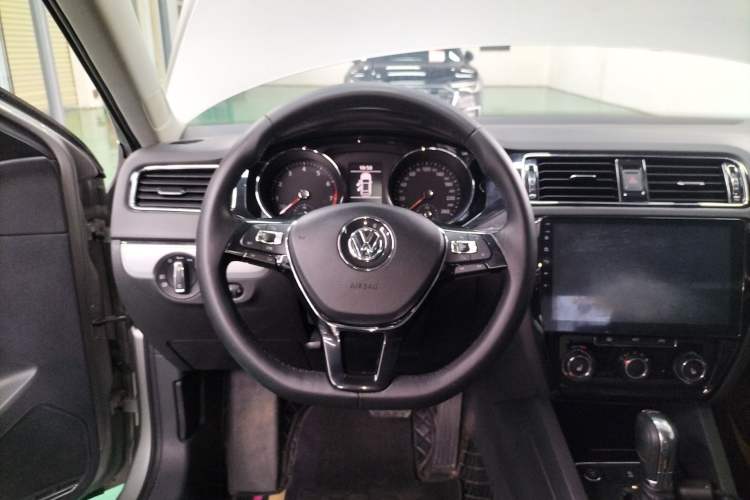 Used Volkswagen Sagitar 2017 180TSI Automatic Luxury Edition
