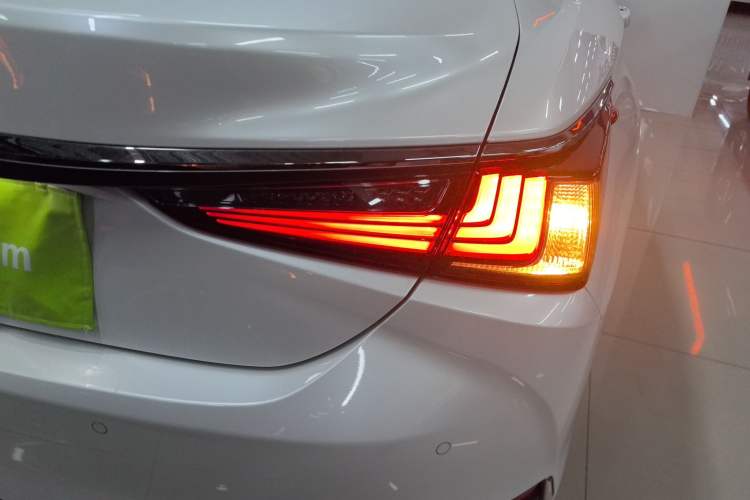 Used Lexus ES 2024 200 Premium Edition
