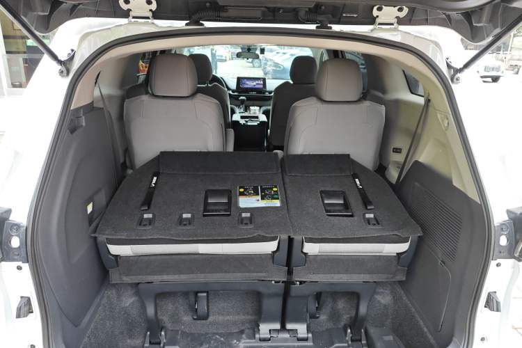 Used Toyota Sienna 2024 2.5L Hybrid Comfort Edition
