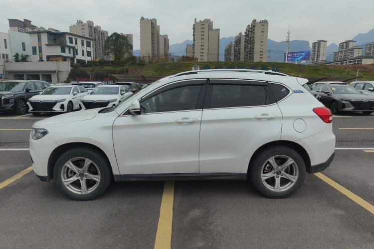 Used Haval H2 2018 Chuanxiang Edition Blue Badge 1.5T Dual-Clutch Two-Wheel Drive Fashionable Model
