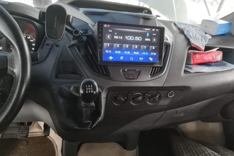 Used Ford Transit 2019 2.0T Diesel Multi-Purpose Commercial Vehicle Mid-Drive Mid-Roof 6-Seater China VI Standard
