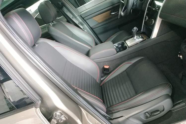 Used Land Rover Discovery Sport 2022 249 PS R-Dynamic S Performance Edition 5 Seats Right Front Seat