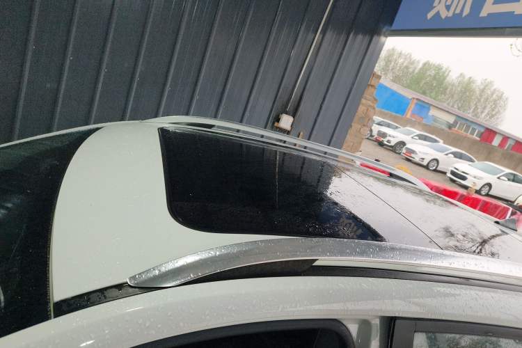 Used Roewe RX3 2020 1.6L CVT 4G Connected Ultra-Fun Elite Edition Roof