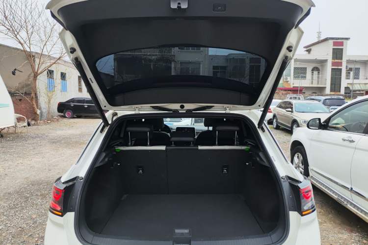 Used Volkswagen T-ROC 2024 300TSI DSG Two-Wheel-Drive Chen Guang Edition Trunk