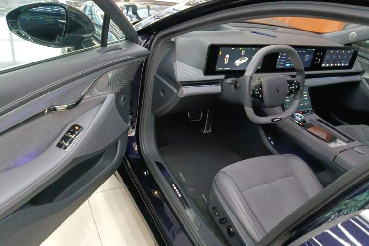 Used VOYAH PASSION 2024 PHEV Four-Wheel Drive Ultra-Long Range Flagship Model