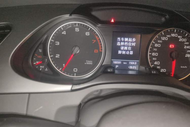Used Audi A4L 2012 2.0 TFSI automatic Comfort trim level