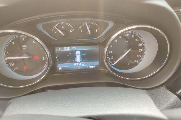 Used Buick Envision 2016 28T Four-Wheel Drive Luxury Model Odometer Close Up