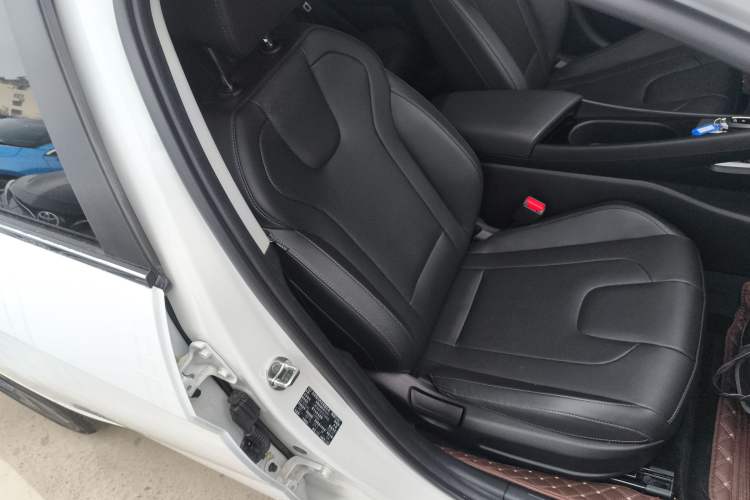 Used Hyundai Elantra 2023 1.5L CVT GLX Elite Edition Right Front Seat