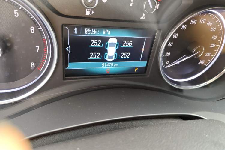 Used Buick LaCrosse 2016 28T Premium Edition Odometer Close Up