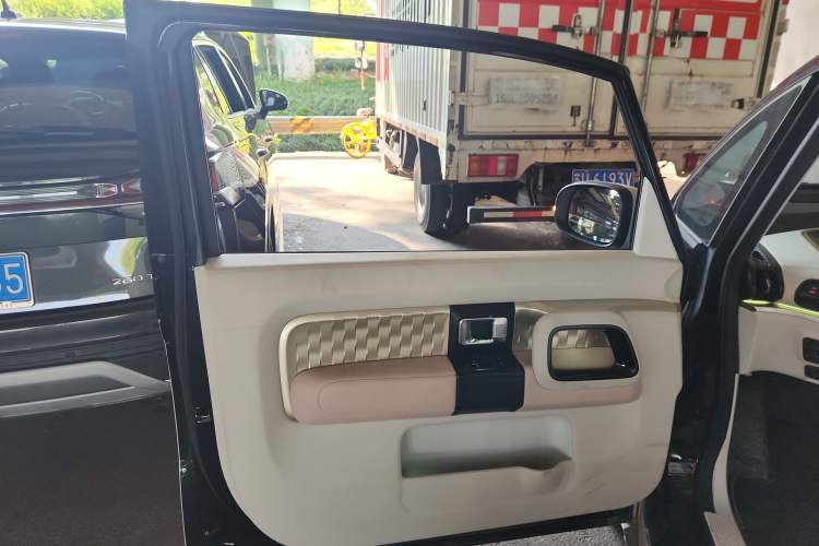 Used Baojun KiWi EV 2021 Artist Model Lithium Iron Phosphate