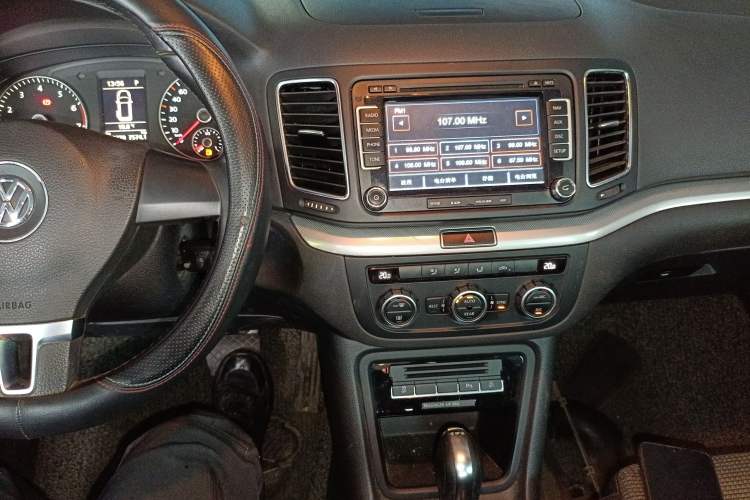 Used Volkswagen Sharan 2013 1.8TSI Standard Model Euro IV Audio And AC Panel