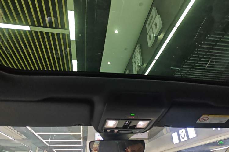 Used Volkswagen ID.4 X 2025 Smart Version Pure & Intelligent Enjoyment Edition Headliner