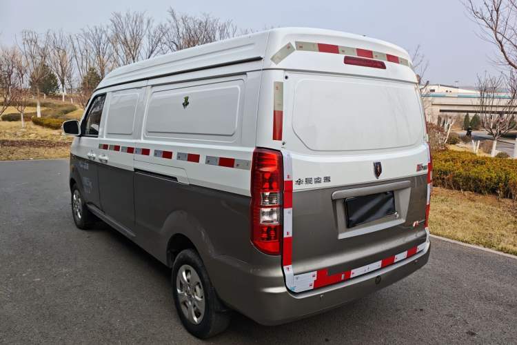 Used Jinbei New Hiace X30L 2023 1.5L Wealth Edition Van 2/5 Seats Non-Air-Conditioned Version SWC15M
