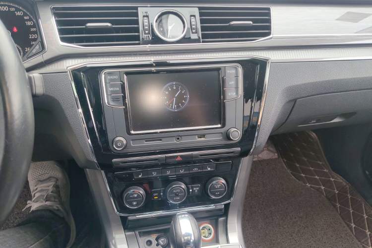 Used Volkswagen Passat 2017 330TSI DSG Luxury Edition
