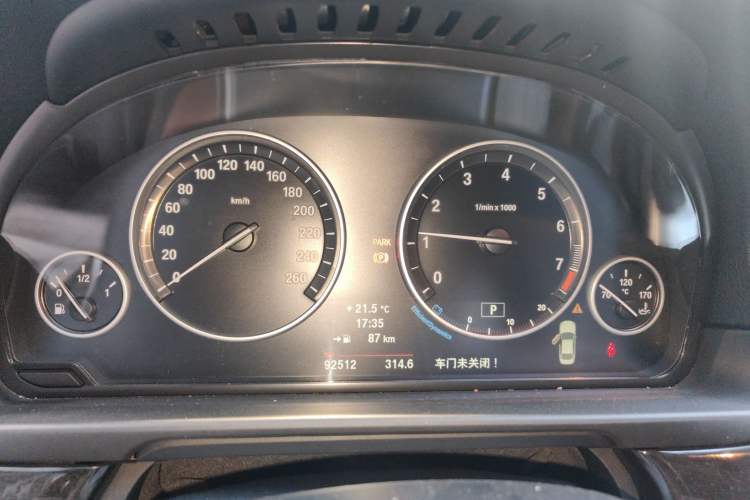 Used BMW 5 Series 2014 528Li Leading Model
