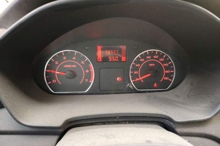 Used Wuling Hongguang V 2022 1.5L Jingqu Edition Enclosed-Window Vehicle with Hydraulic Power Steering LAR
