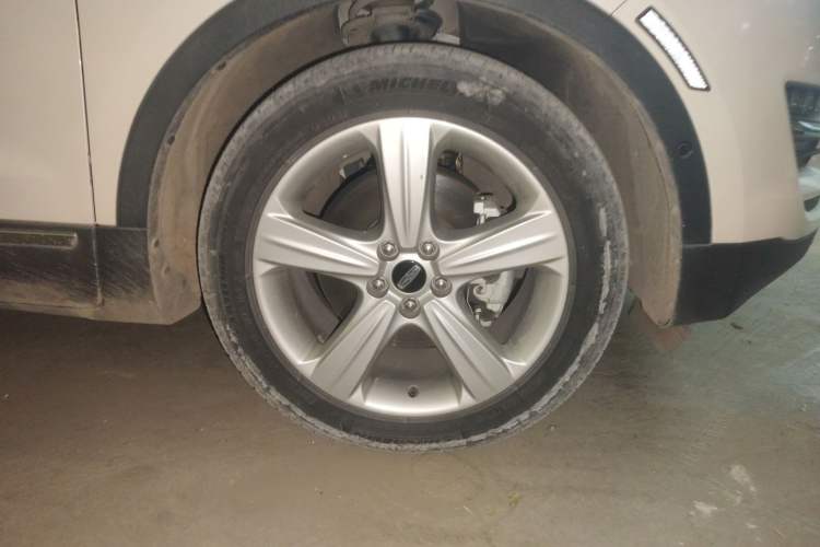 Used Lincoln MKC 2018 2.0T Two-Wheel Drive Deluxe Edition Right Front Wheel Hub