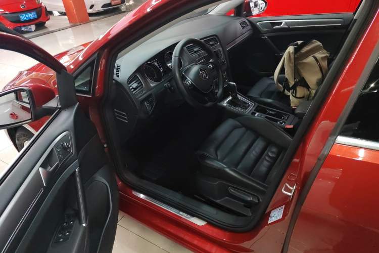 Used Volkswagen Golf 2015 1.4TSI Automatic Luxury Model Driver Seat