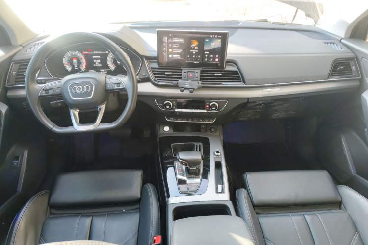 Used Audi Q5L 2022 40T Fashionable and Dynamic Model Center Console