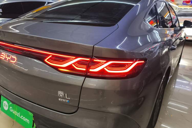 Used BYD Qin L 2025 DM-i Smart Drive 80KM Leading Model Right Rear Taillight