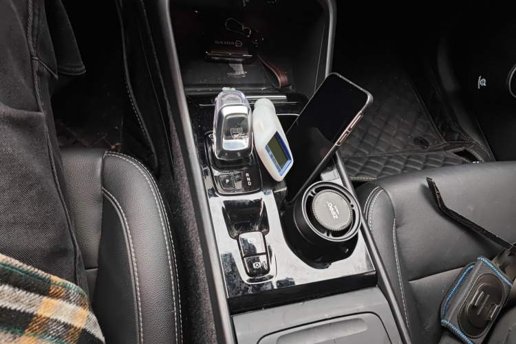 Used Volvo XC40 2022 T4 Four-Wheel Drive Smart & Luxurious Edition Gear Lever