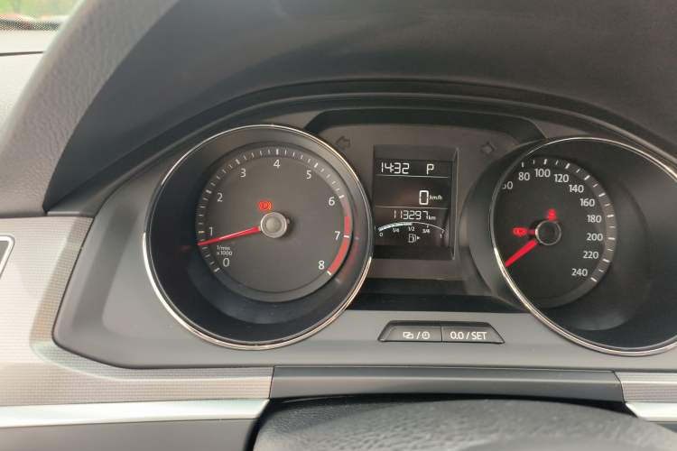 Used Volkswagen Bora 2016 1.6L Automatic Fashion Model Odometer Close Up