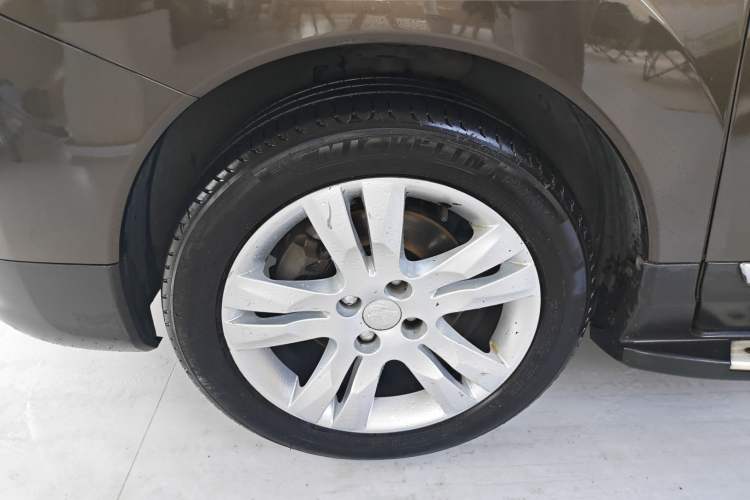 Used Peugeot 3008 2013 2.0L Automatic Trend Edition Left Front Wheel Hub