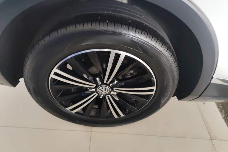 Used Volkswagen Tiguan L 2019 Updated Version 330TSI Automatic Two-Wheel Drive Panoramic Comfort Edition China VI Standard