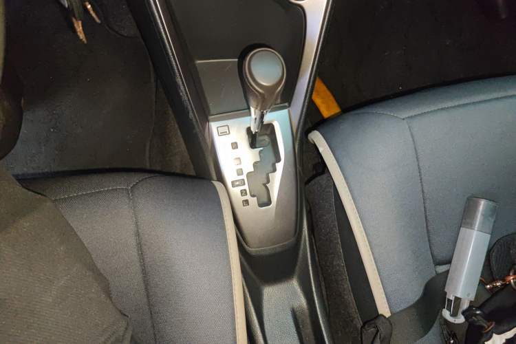 Used Toyota YARiS L Zhi Xuan 2014 1.5G Automatic Xuan Dong Edition Gear Lever