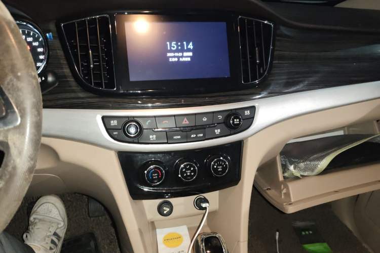 Used Baojun 730 2016 1.8L iAMT Comfort Version 7 Seats
