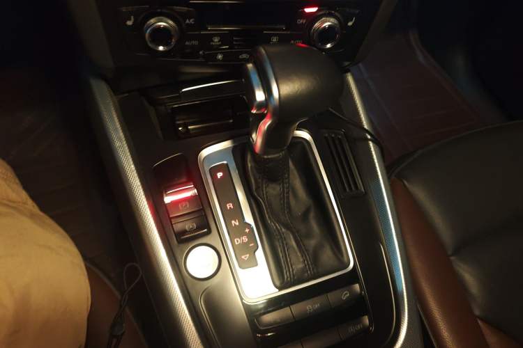 Used Audi Q5 2018 Collector's Edition 40 TFSI Technology Model