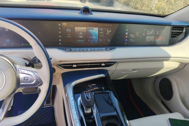 Used VOYAH FREE 2021 Four-Wheel Drive Extended-Range First-Edition Commemorative Model Audio And AC Panel