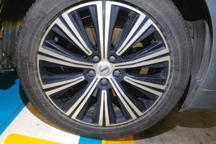 Used Volvo S90 2021 B5 Zhiyuan Luxury Edition Right Front Wheel Hub