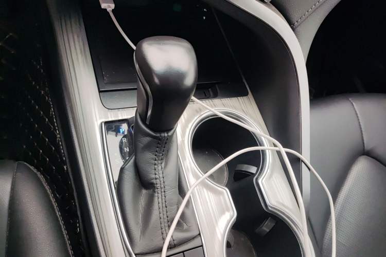 Used Toyota Camry 2018 Dual-Engine 2.5 HG Luxury Edition Gear Lever