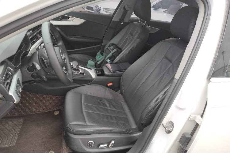 Used Audi A4L 2019 40 TFSI Fashion Edition China VI Emission Standard Left Front Seat