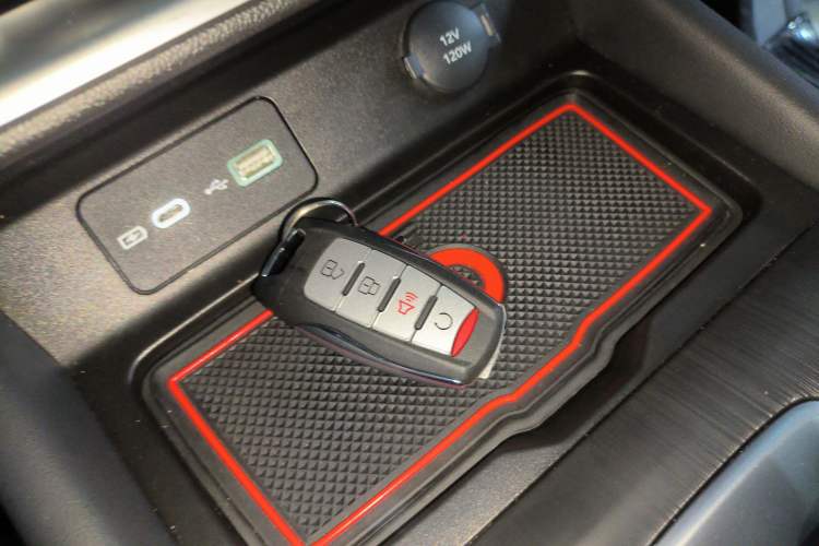 Used Great Wall Poer 2023 2.0T Passenger Version Automatic Diesel 4x4 Comfort Trim – GW4D20M