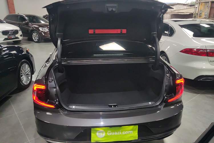 Used Volvo S90 2022 B5 Zhiyi Luxury Edition Trunk