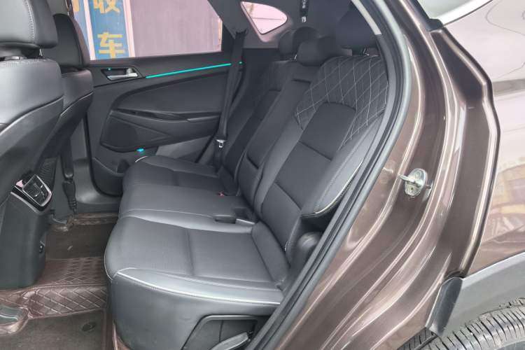 Used Hyundai Tucson 2019 280TGDi Dual-Clutch Two-Wheel Drive Fashion Edition China V Standard Left Rear Seat
